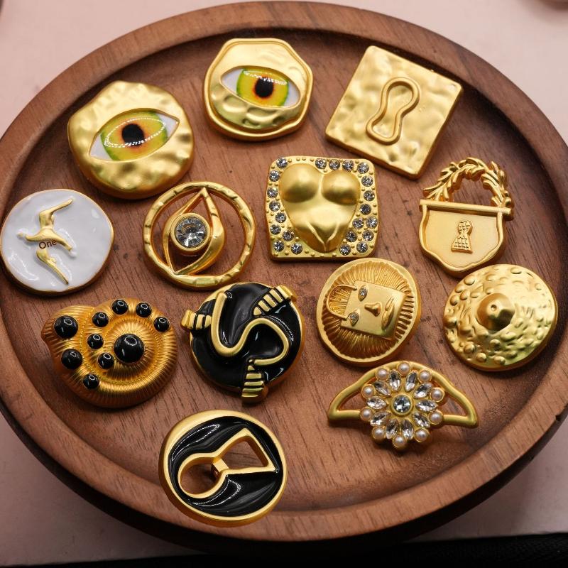 Embellish Craft - Vintage metalen knoop in hartvorm met