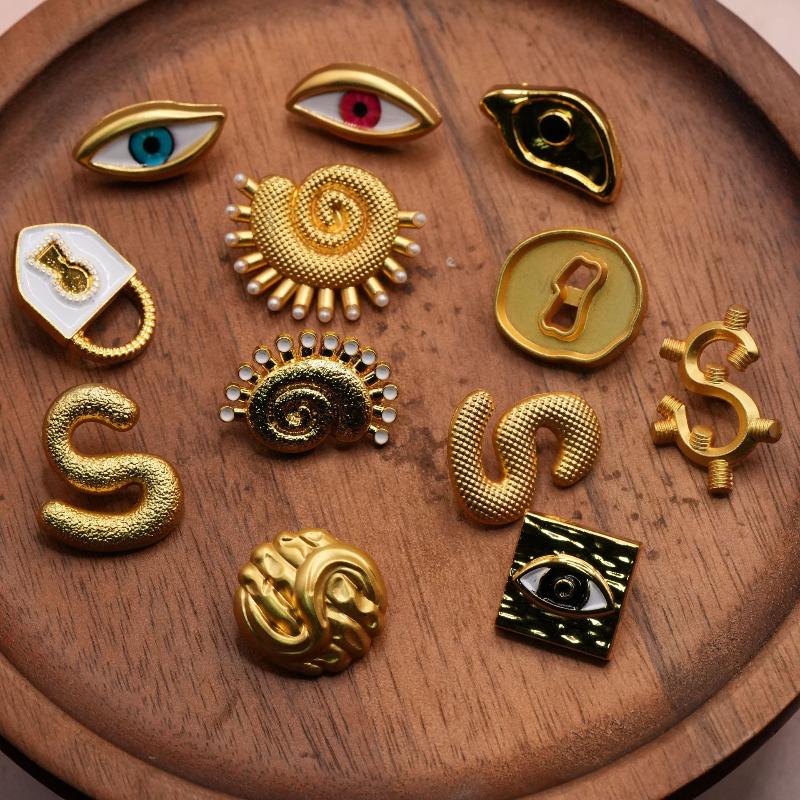 Vintage metalen knoop in hartv - Embellish Craft recensie en prijs