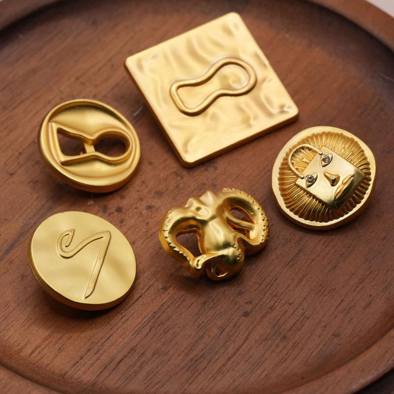 Vintage metalen knoop in hartv - Embellish Craft recensie en prijs